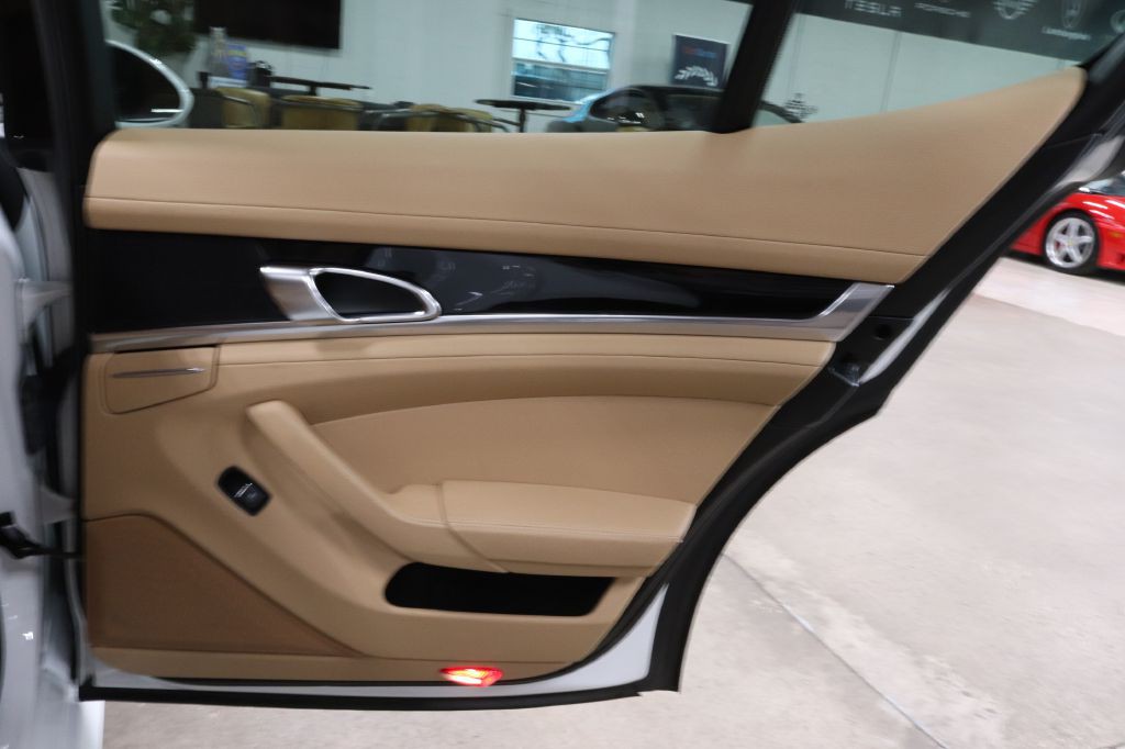 2014 Porsche Panamera Image 23
