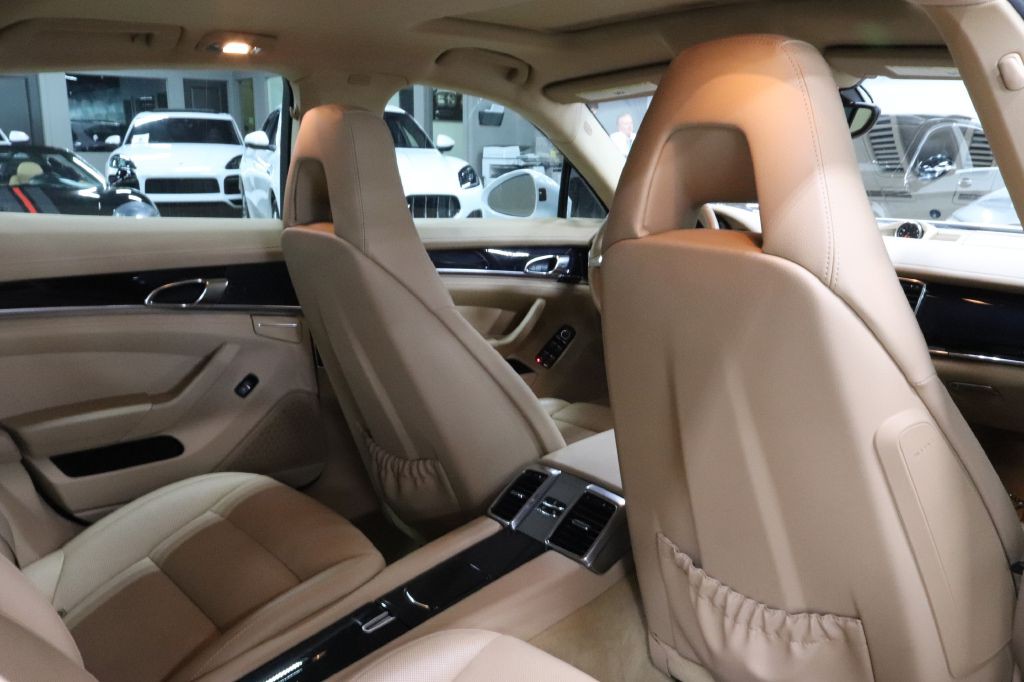 2014 Porsche Panamera Image 24