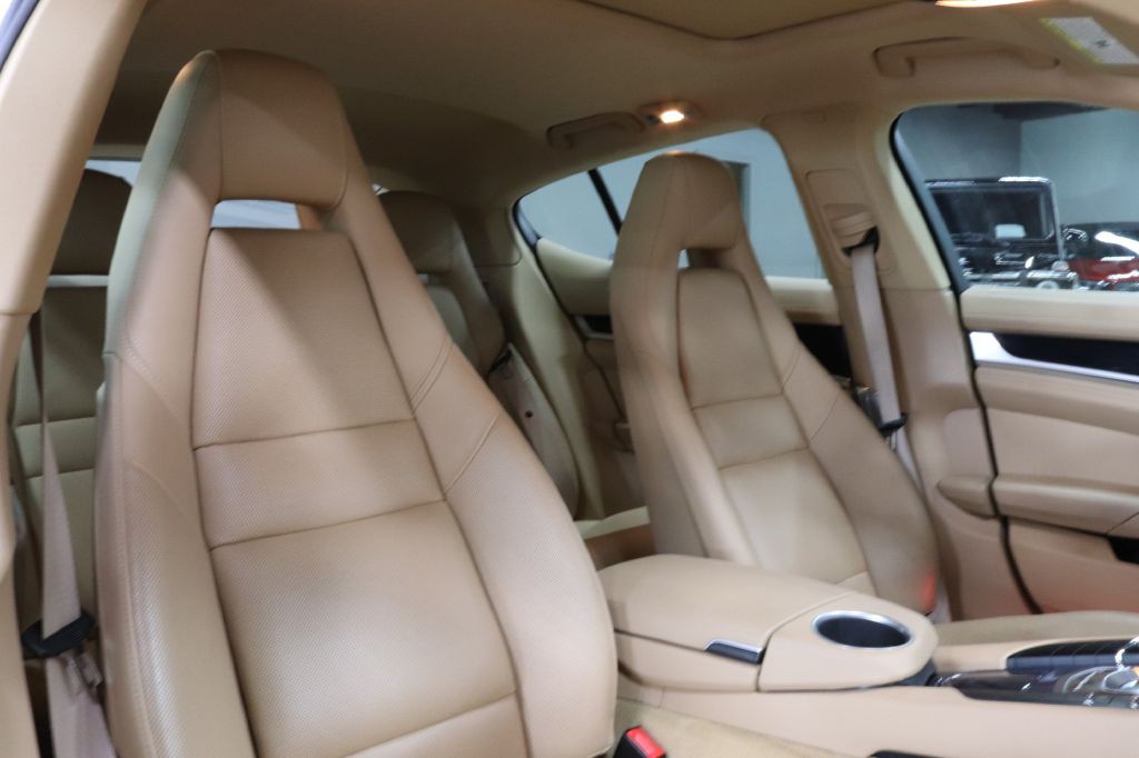 2014 Porsche Panamera Image 28