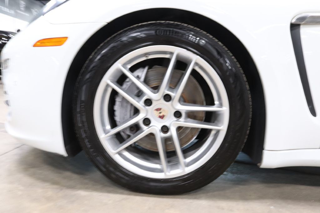 2014 Porsche Panamera Image 30