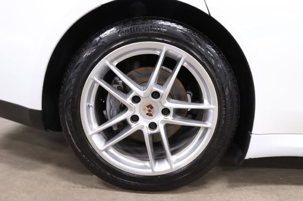2014 Porsche Panamera Image 32