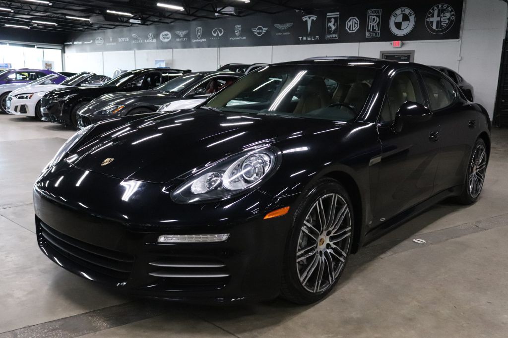 2016 Porsche Panamera Image 1