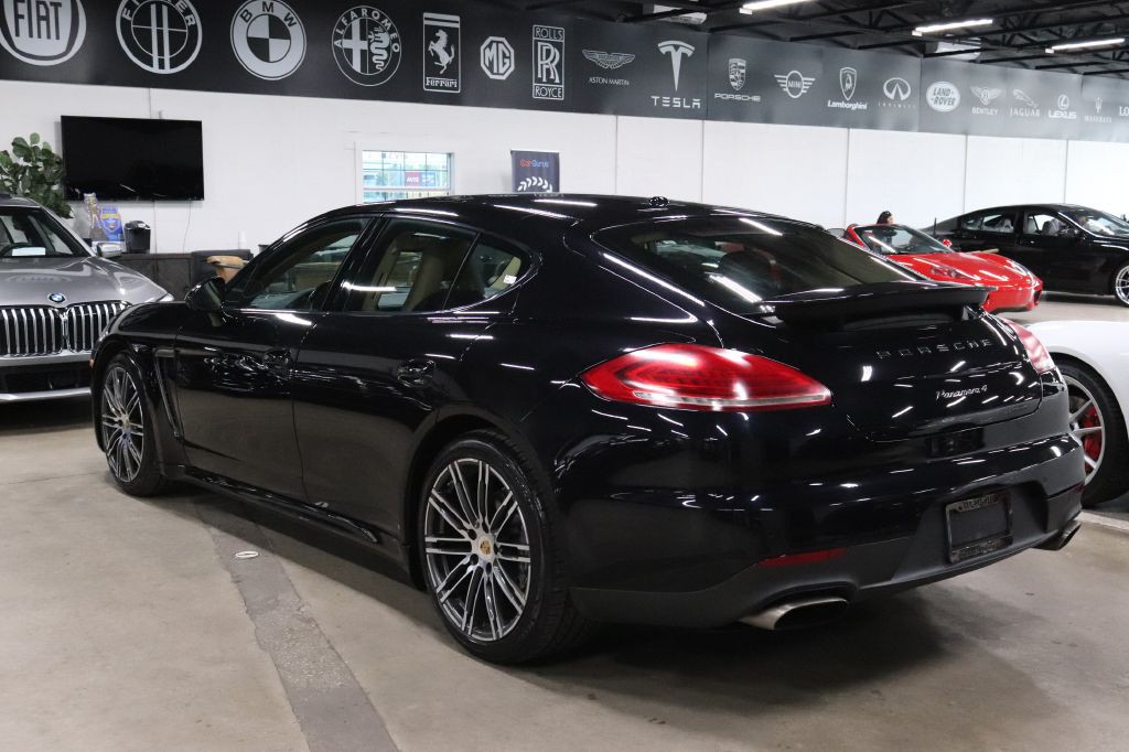 2016 Porsche Panamera Image 3