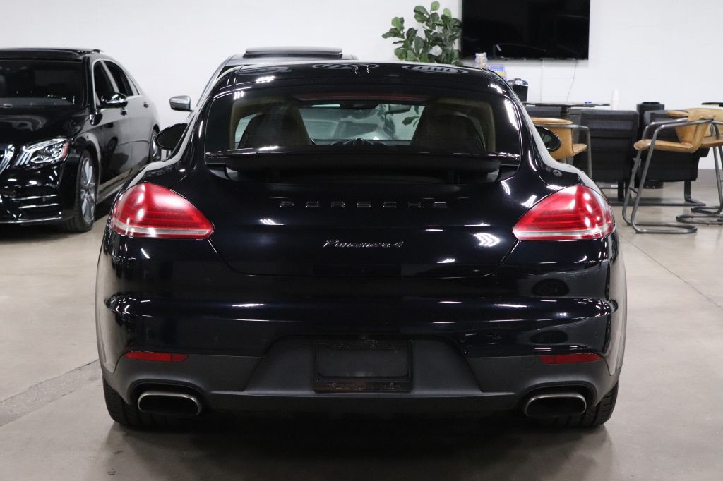 2016 Porsche Panamera Image 4