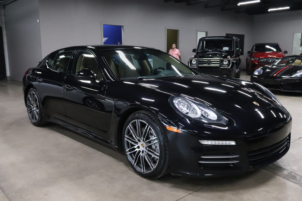 2016 Porsche Panamera Image 6