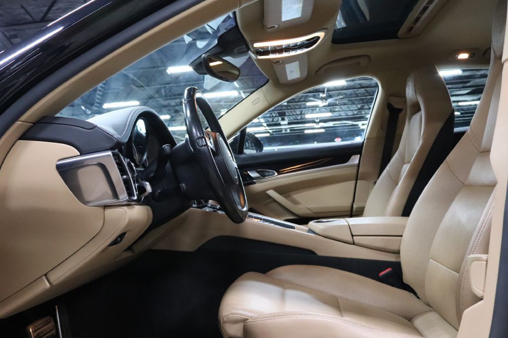 2016 Porsche Panamera Image 9