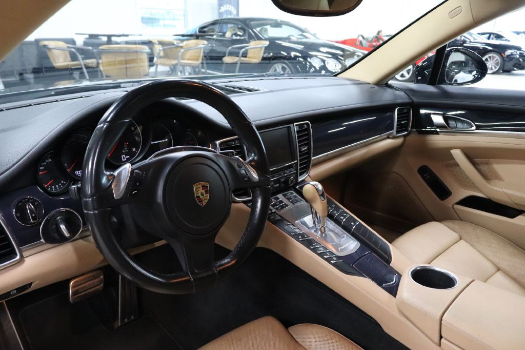 2016 Porsche Panamera Image 11