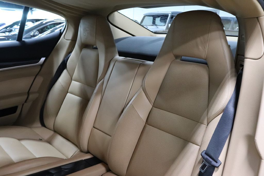 2016 Porsche Panamera Image 13