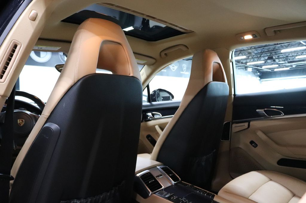 2016 Porsche Panamera Image 14