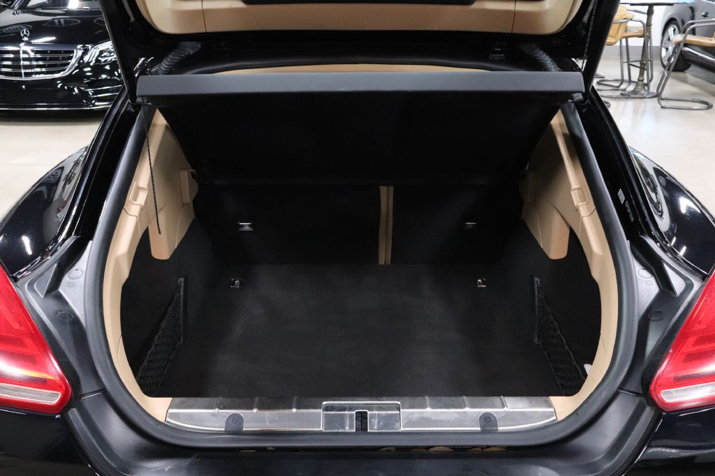 2016 Porsche Panamera Image 15