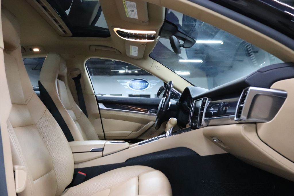 2016 Porsche Panamera Image 20