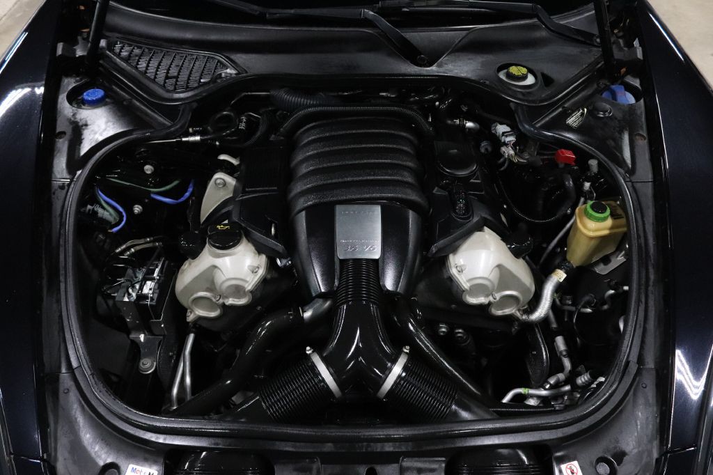 2016 Porsche Panamera Image 23