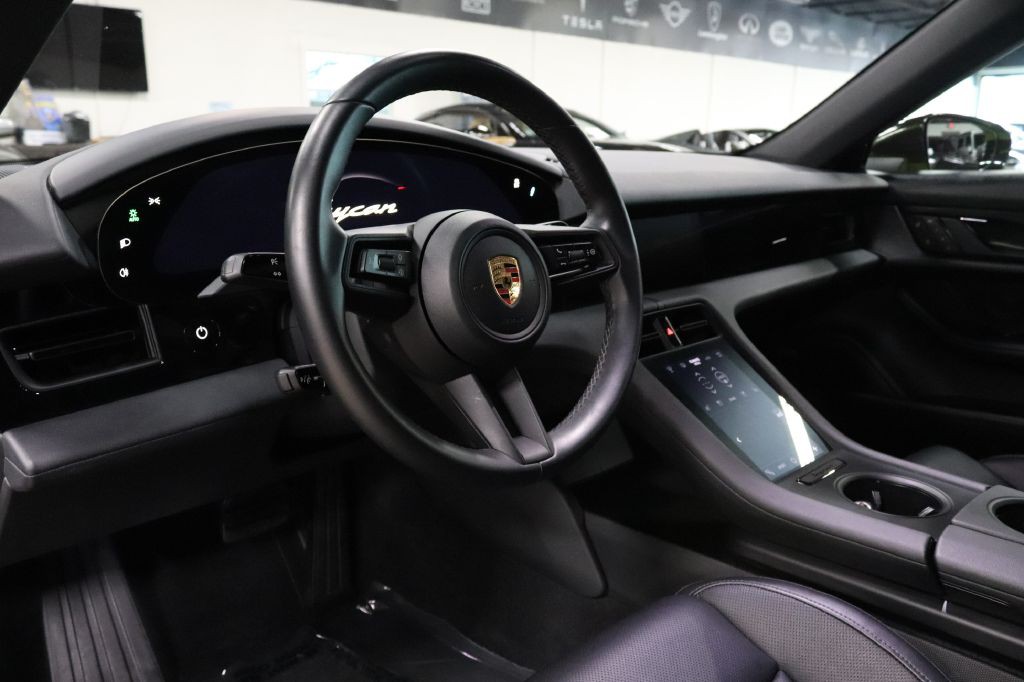 2022 Porsche Taycan Image 10