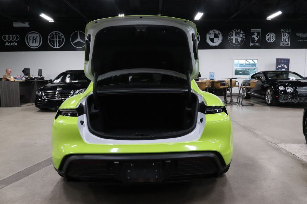 2022 Porsche Taycan Image 23