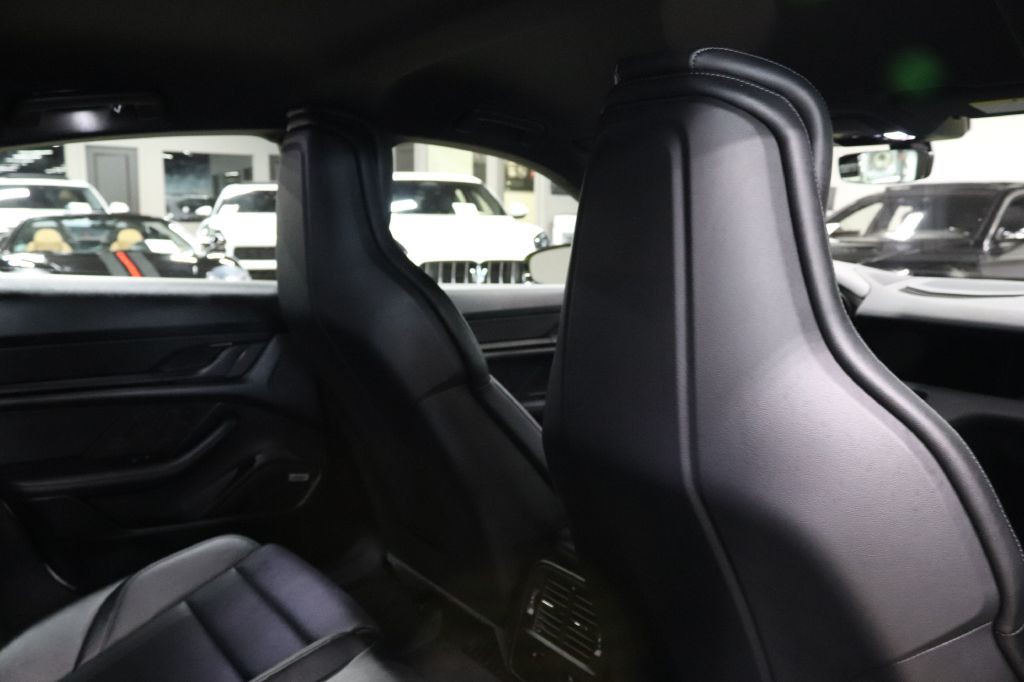 2022 Porsche Taycan Image 26