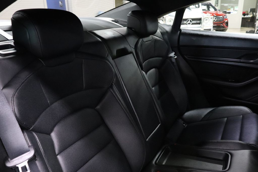 2022 Porsche Taycan Image 27