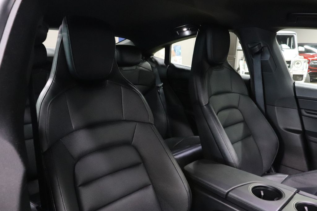 2022 Porsche Taycan Image 30