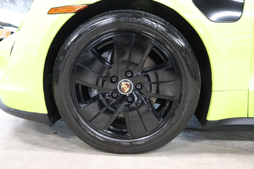 2022 Porsche Taycan Image 33