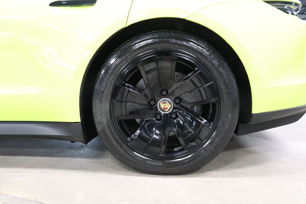 2022 Porsche Taycan Image 34