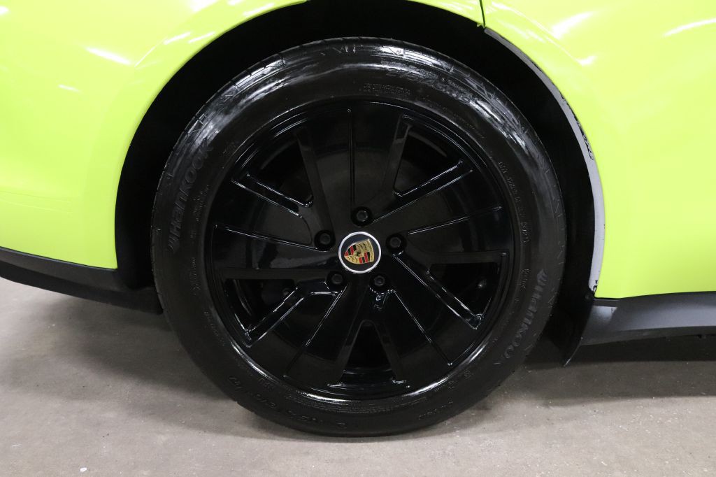 2022 Porsche Taycan Image 35