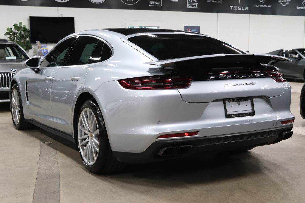 2017 Porsche Panamera Image 3