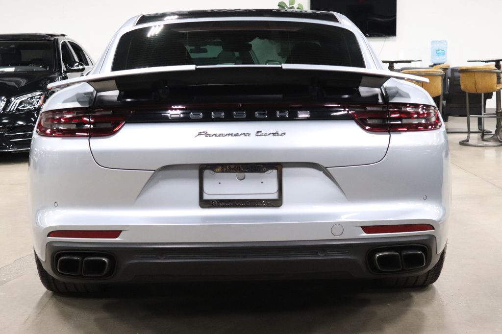 2017 Porsche Panamera Image 4