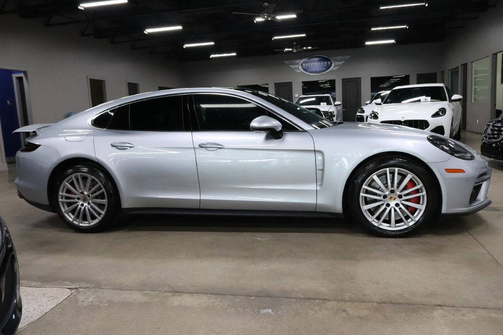 2017 Porsche Panamera Image 6