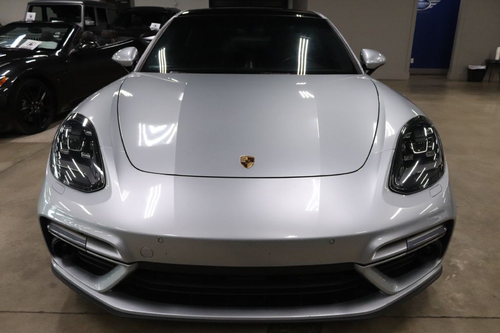 2017 Porsche Panamera Image 8