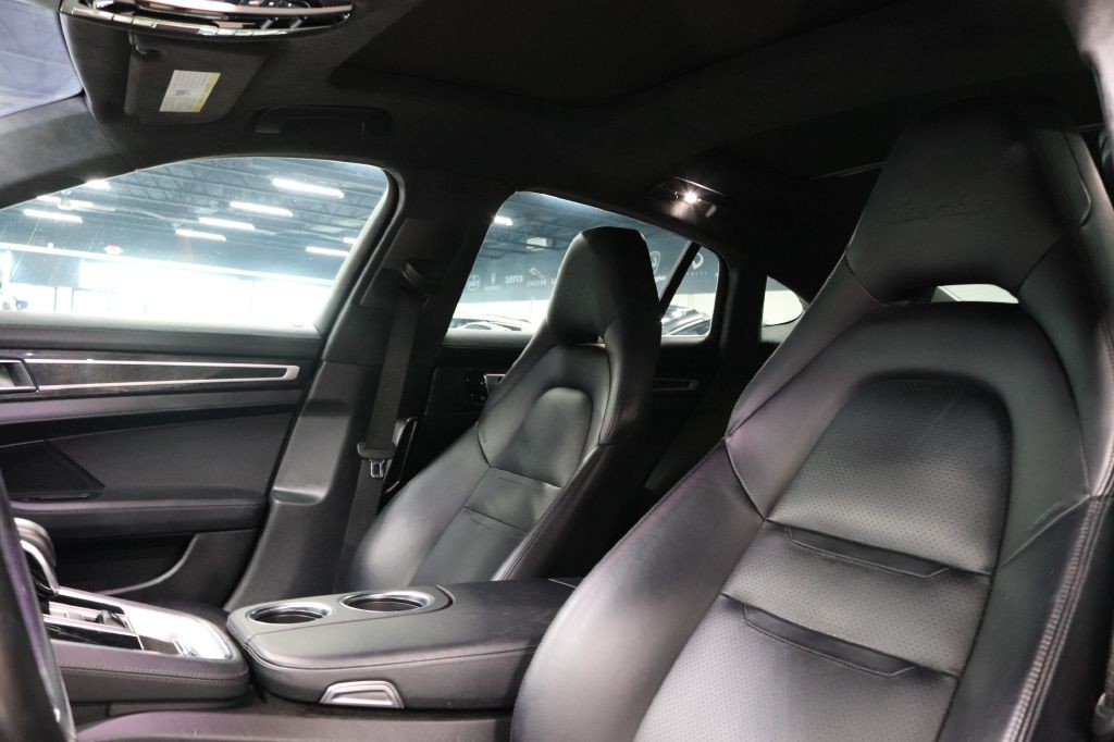 2017 Porsche Panamera Image 11
