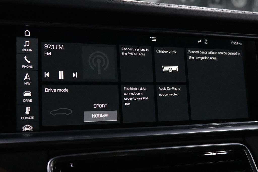 2017 Porsche Panamera Image 14