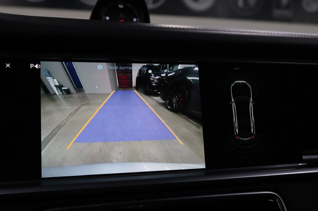 2017 Porsche Panamera Image 16