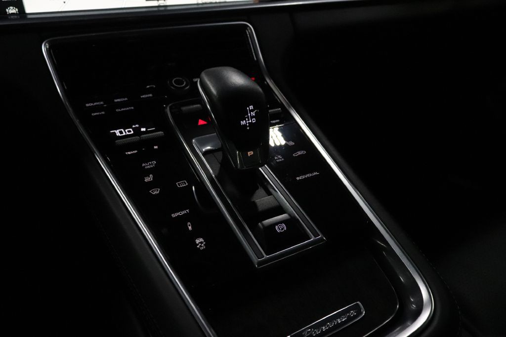2017 Porsche Panamera Image 17