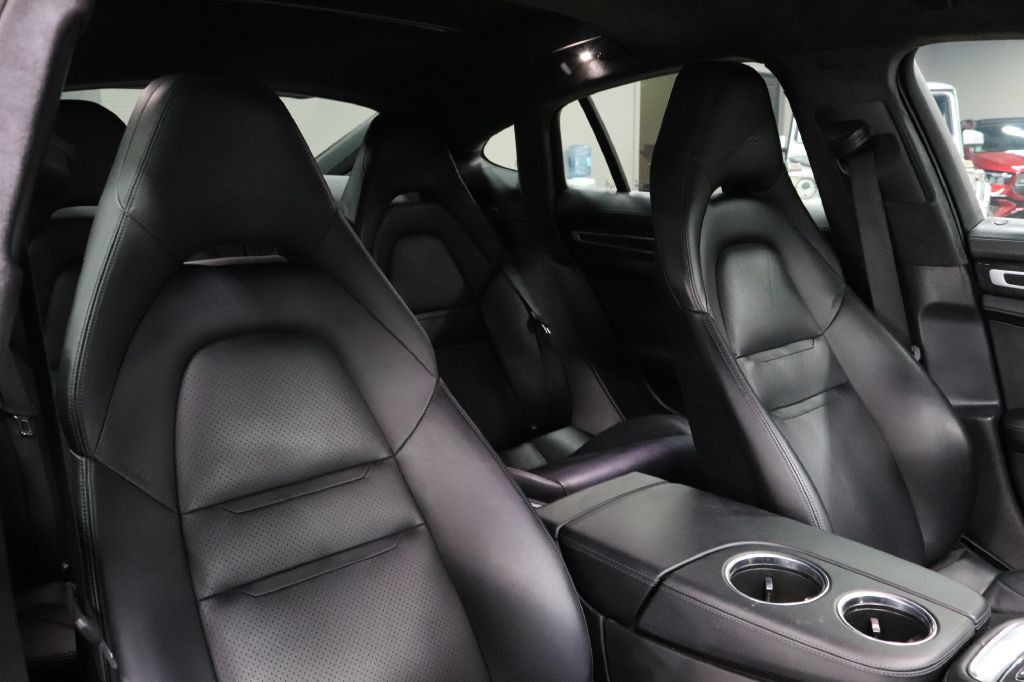 2017 Porsche Panamera Image 29