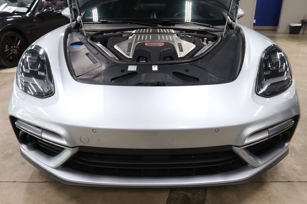 2017 Porsche Panamera Image 30
