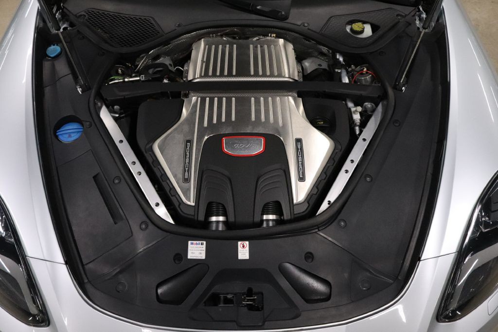 2017 Porsche Panamera Image 31