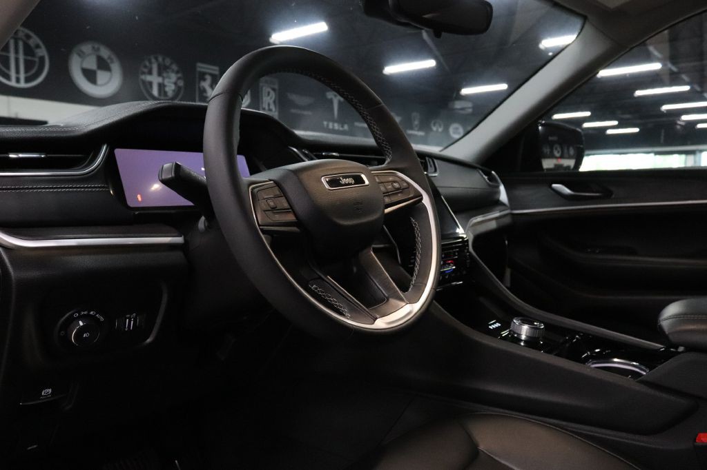 2023 Jeep Grand Cherokee Image 10