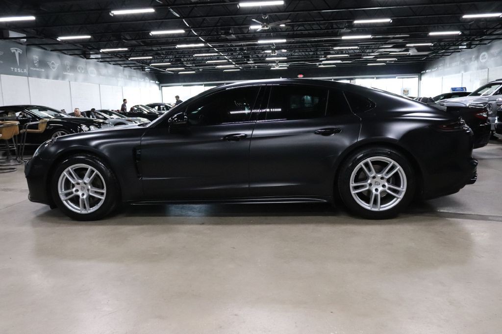 2019 Porsche Panamera Image 2
