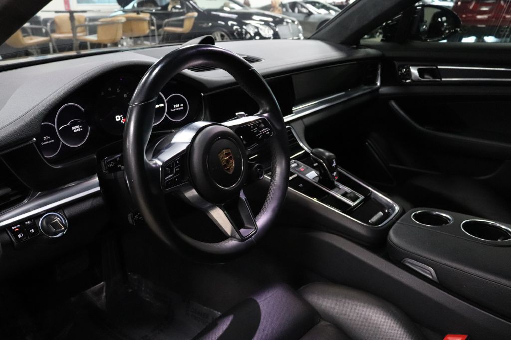 2019 Porsche Panamera Image 10
