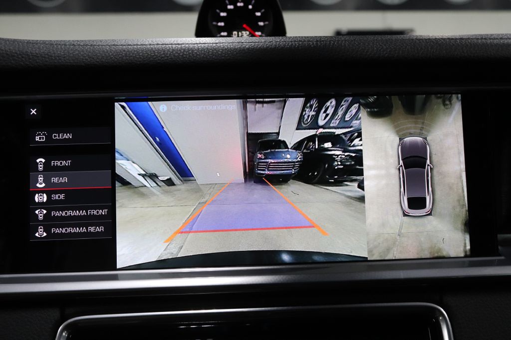 2019 Porsche Panamera Image 17