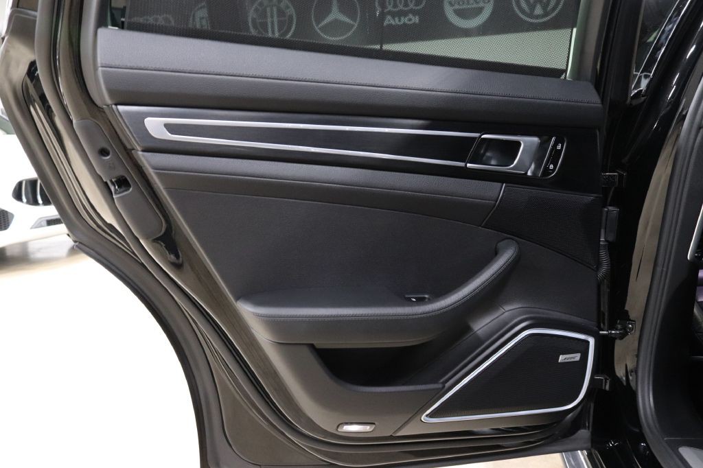 2019 Porsche Panamera Image 21