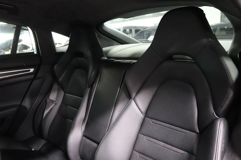 2019 Porsche Panamera Image 23