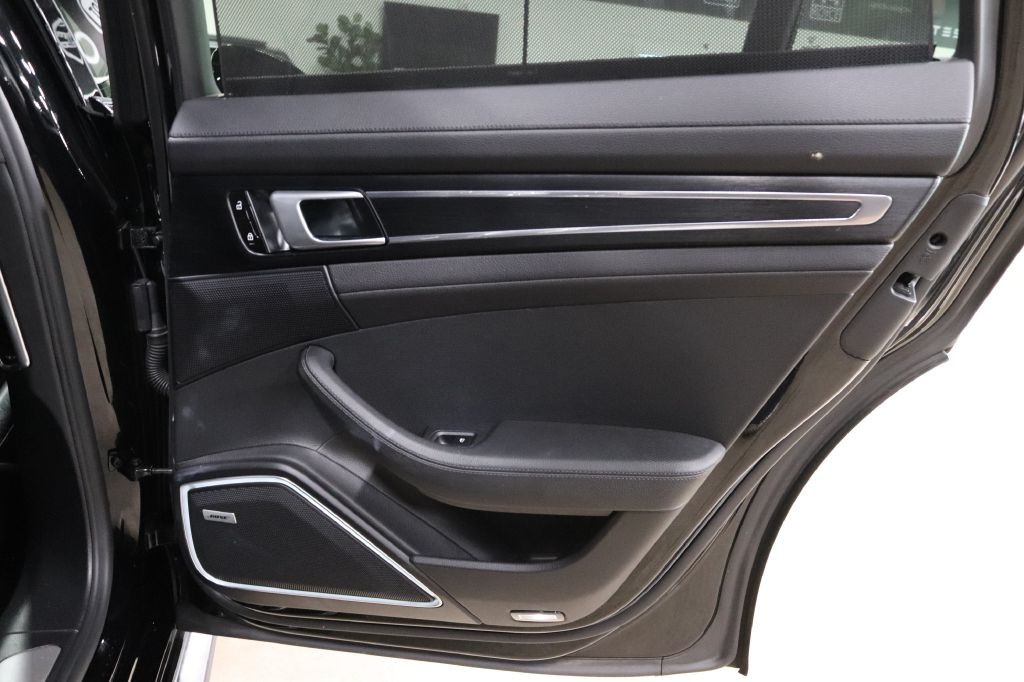 2019 Porsche Panamera Image 26