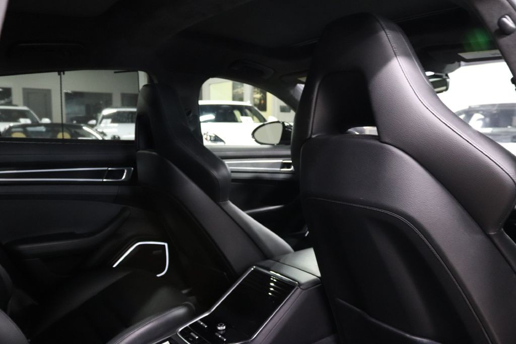 2019 Porsche Panamera Image 27
