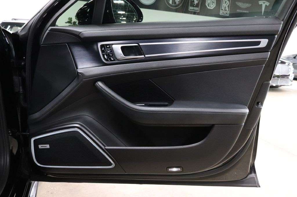 2019 Porsche Panamera Image 29