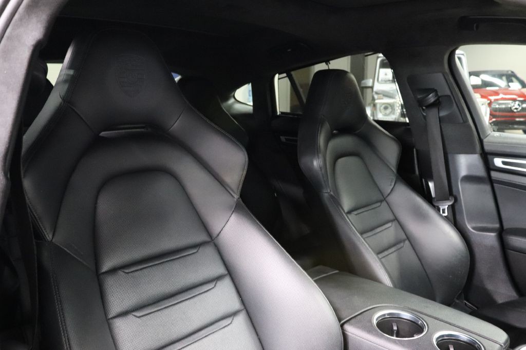 2019 Porsche Panamera Image 31