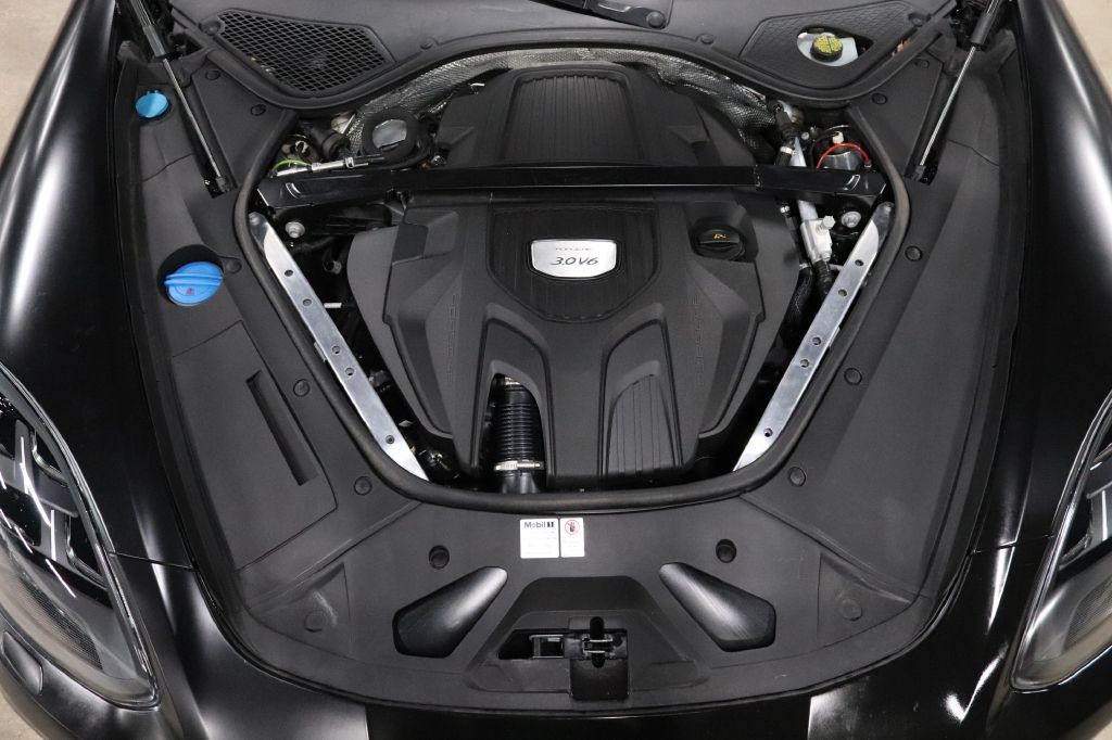 2019 Porsche Panamera Image 32