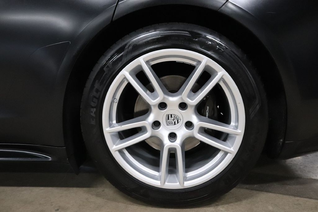 2019 Porsche Panamera Image 34