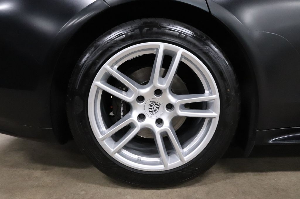 2019 Porsche Panamera Image 35