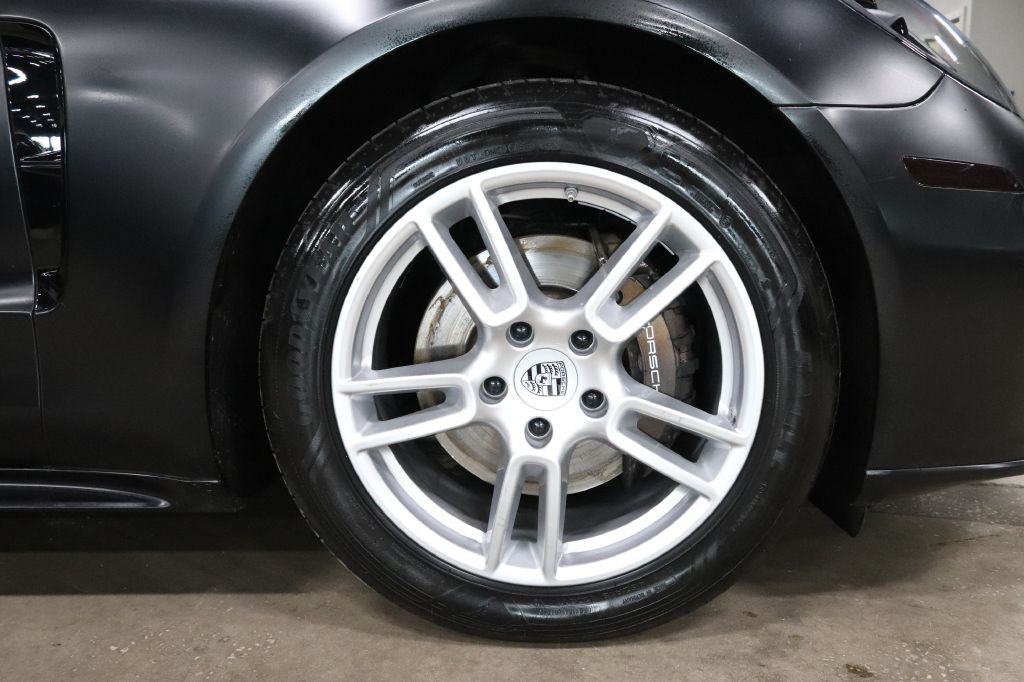2019 Porsche Panamera Image 36