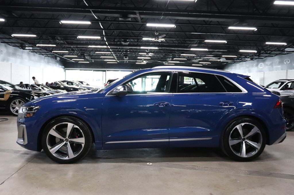 2024 Audi SQ8 Image 2